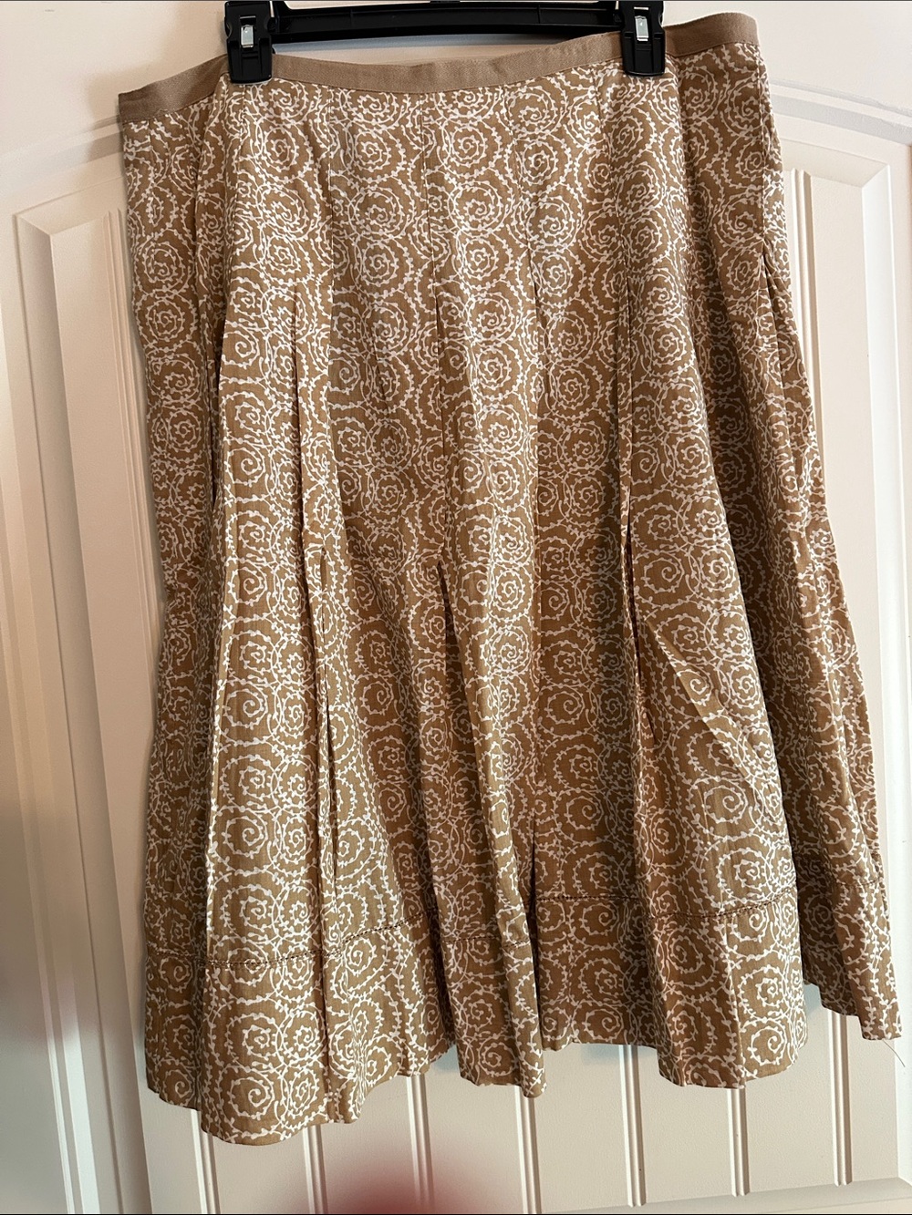 Liz Claiborne Tan and White Floral Circle Skirt
